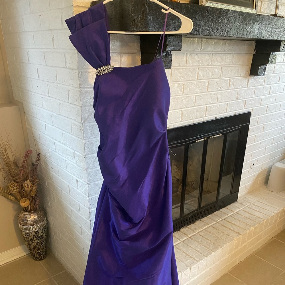 Night Way simple evening gown